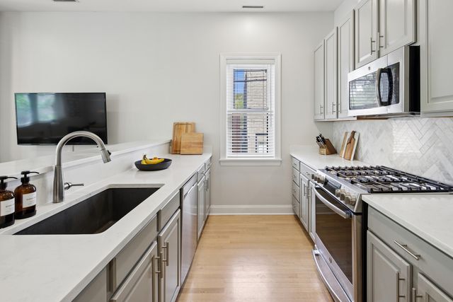3121 N Orchard Street 2N, Chicago, IL 60657