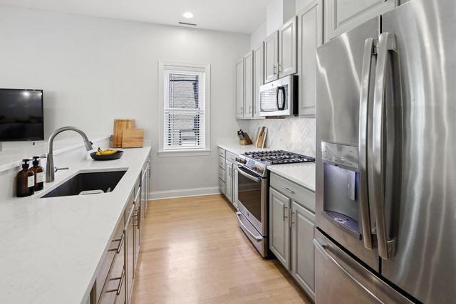 3121 N Orchard Street 2N, Chicago, IL 60657