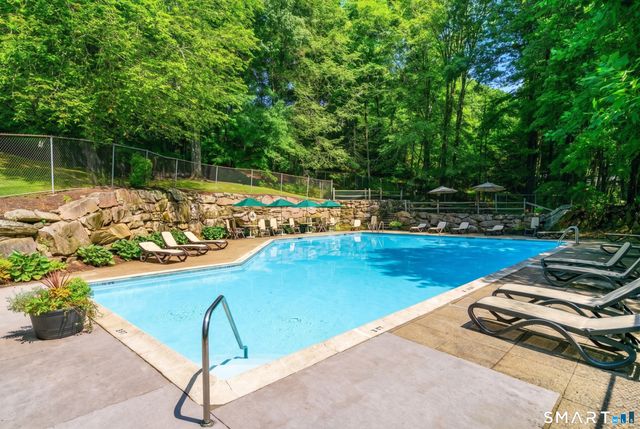 19 Eden Court 19, Brookfield, CT 06804