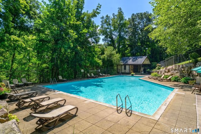 19 Eden Court 19, Brookfield, CT 06804