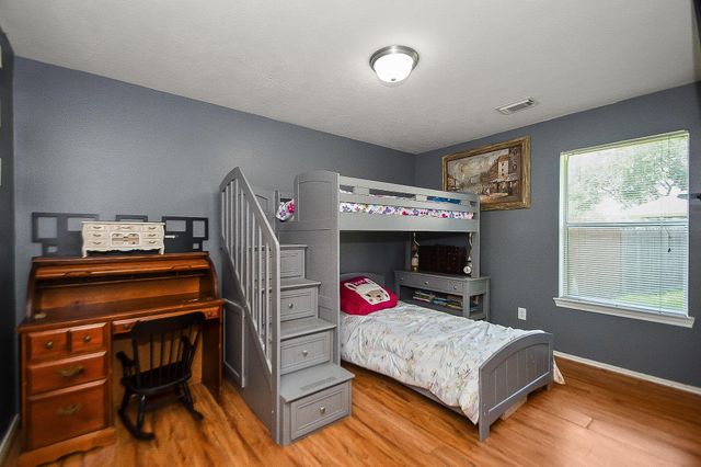 418 Sun River Lane, Dickinson, TX 77539