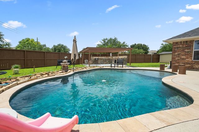 418 Sun River Lane, Dickinson, TX 77539