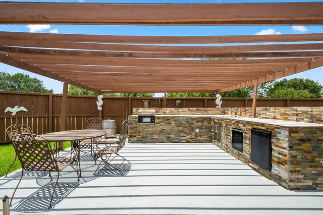 418 Sun River Lane, Dickinson, TX 77539