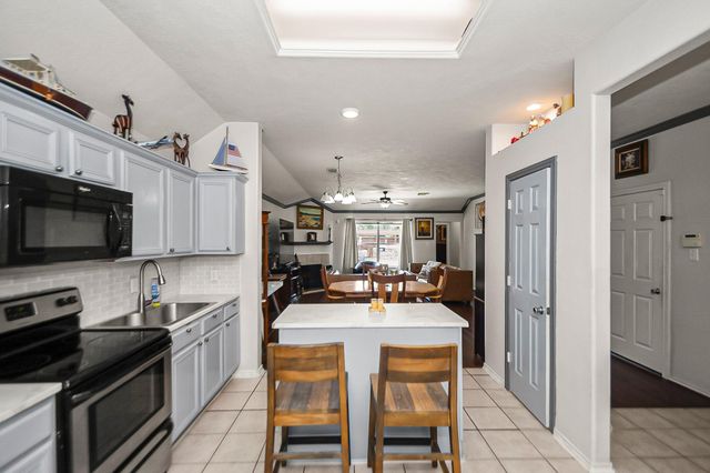 418 Sun River Lane, Dickinson, TX 77539