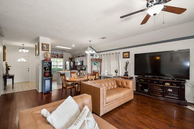 418 Sun River Lane, Dickinson, TX 77539