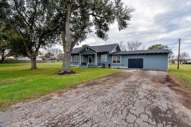 807 Clipson Road, Eagle Lake, TX 77434