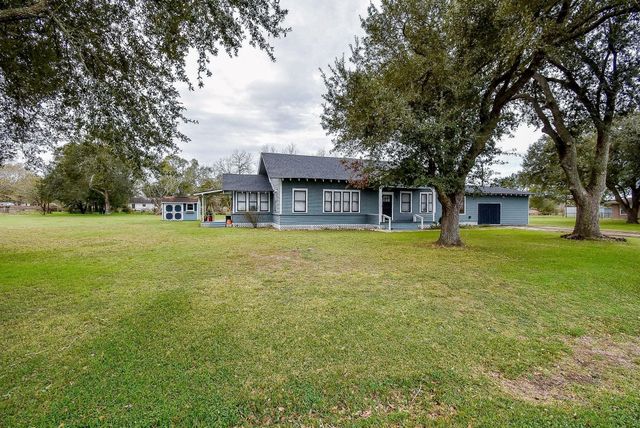 807 Clipson Road, Eagle Lake, TX 77434
