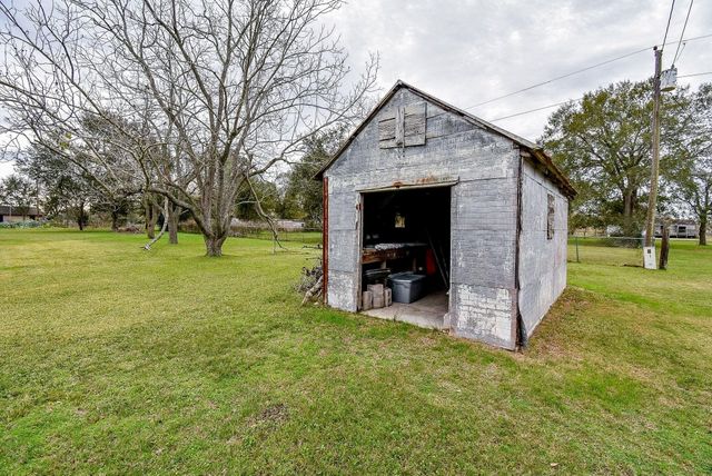 807 Clipson Road, Eagle Lake, TX 77434