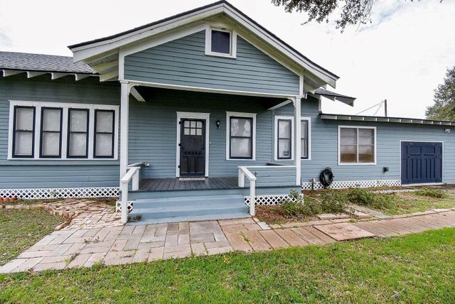 807 Clipson Road, Eagle Lake, TX 77434