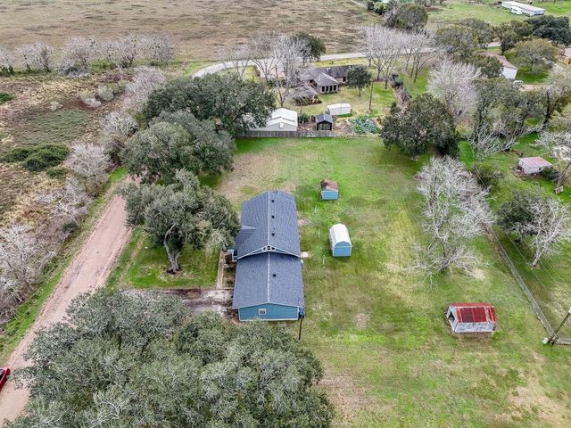 807 Clipson Road, Eagle Lake, TX 77434