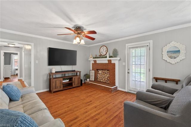 4244 Meadow Wood DR, Chesapeake, VA 23321