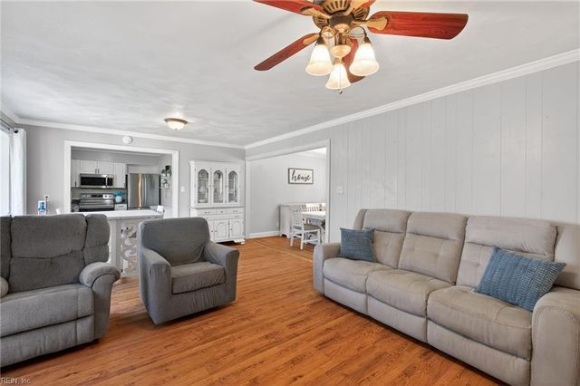 4244 Meadow Wood DR, Chesapeake, VA 23321