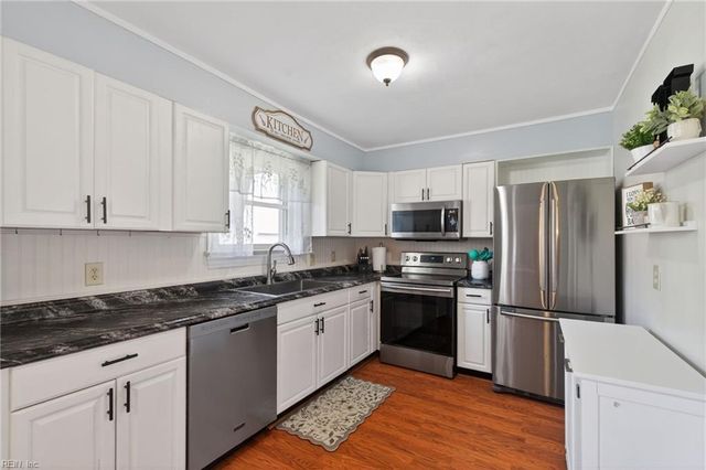 4244 Meadow Wood DR, Chesapeake, VA 23321