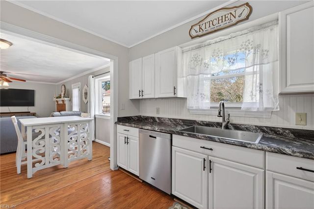 4244 Meadow Wood DR, Chesapeake, VA 23321