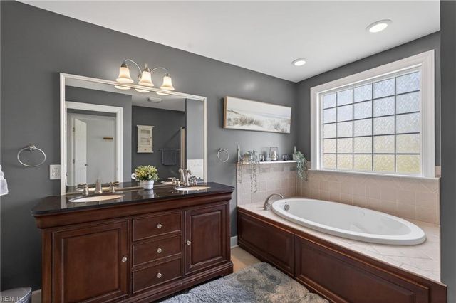 4244 Meadow Wood DR, Chesapeake, VA 23321