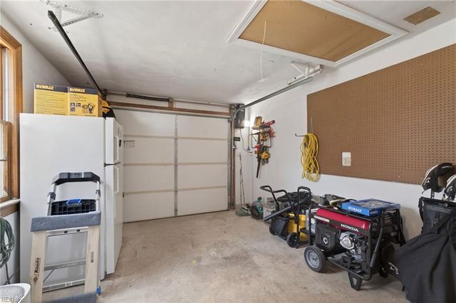 4244 Meadow Wood DR, Chesapeake, VA 23321