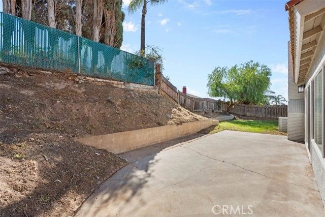 2905 Overland Court, Highland, CA 92346