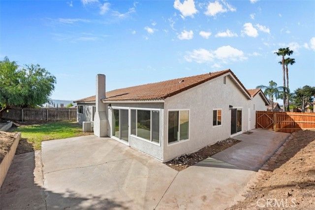 2905 Overland Court, Highland, CA 92346