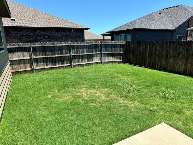 305 Lead Creek Drive, Fort Worth, TX 76131