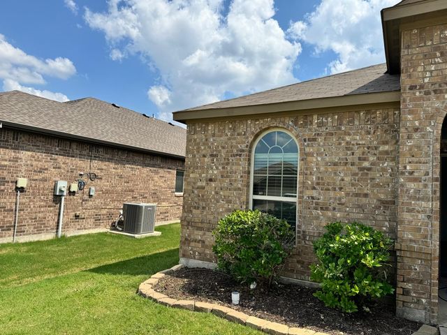 305 Lead Creek Drive, Fort Worth, TX 76131