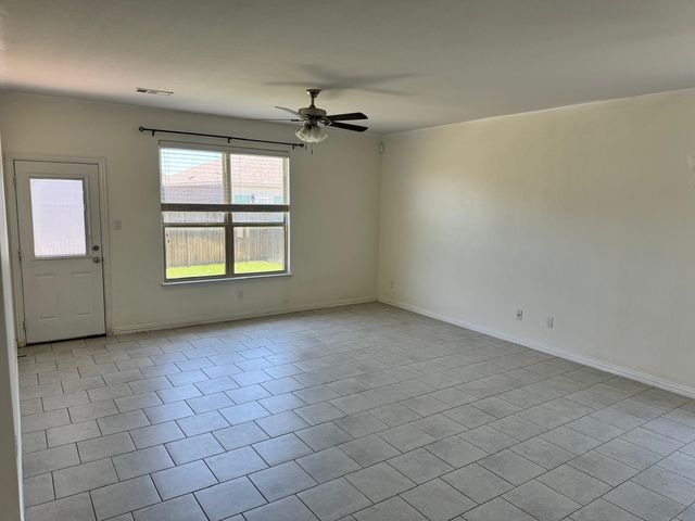 305 Lead Creek Drive, Fort Worth, TX 76131