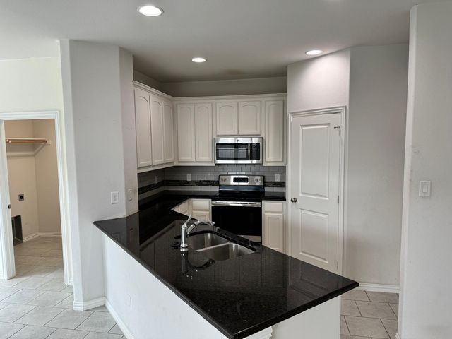 305 Lead Creek Drive, Fort Worth, TX 76131