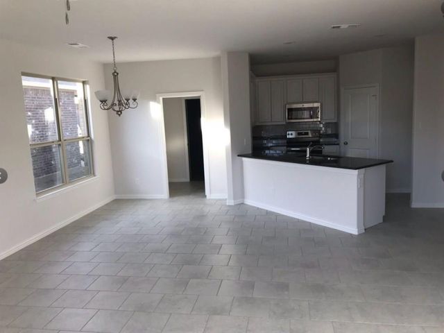 305 Lead Creek Drive, Fort Worth, TX 76131