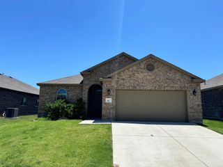 305 Lead Creek Drive, Fort Worth, TX 76131