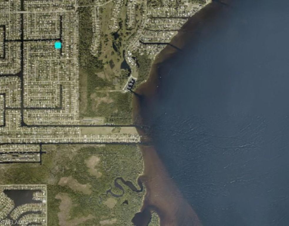 Image 3 of property listing at 1041 SE 23rd AVE, Cape Coral, FL 33990