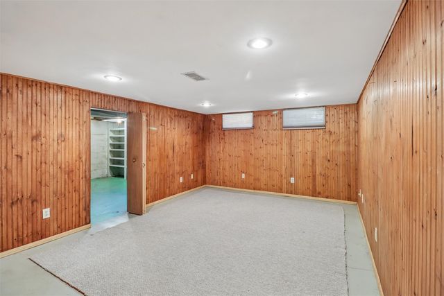 2711 48th Place, Des Moines, IA 50310