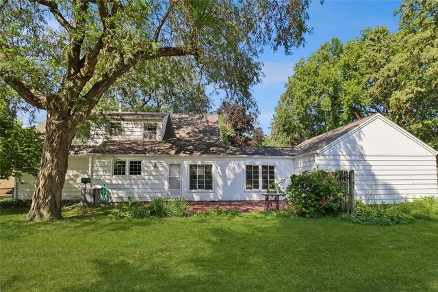 2711 48th Place, Des Moines, IA 50310