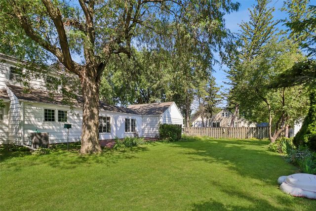 2711 48th Place, Des Moines, IA 50310