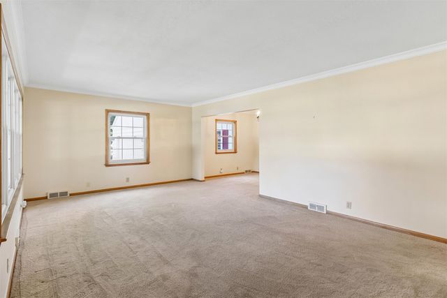 2711 48th Place, Des Moines, IA 50310