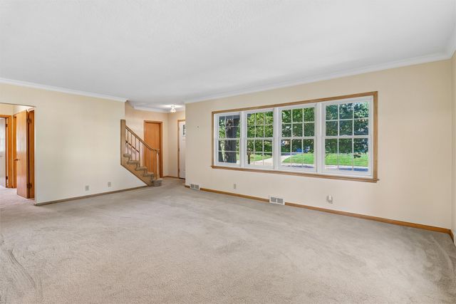 2711 48th Place, Des Moines, IA 50310