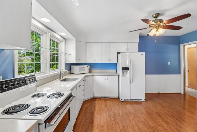 2711 48th Place, Des Moines, IA 50310
