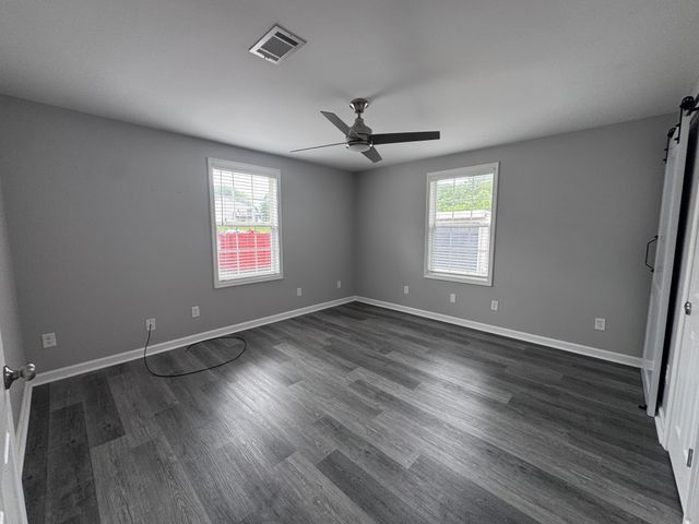 1161 Barkley Hills Rd, Clarksville, TN 37040