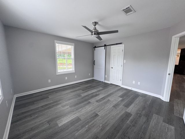 1161 Barkley Hills Rd, Clarksville, TN 37040