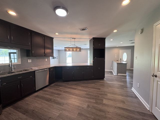 1161 Barkley Hills Rd, Clarksville, TN 37040