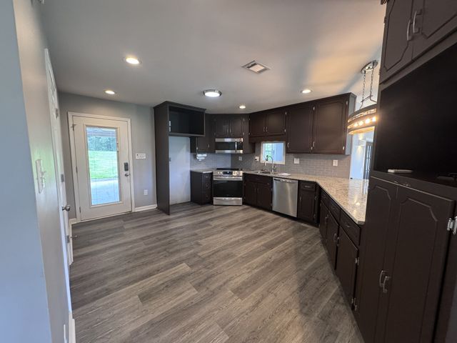 1161 Barkley Hills Rd, Clarksville, TN 37040
