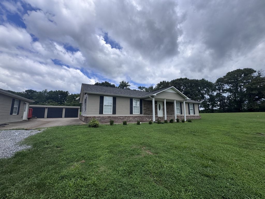 1161 Barkley Hills Rd, Clarksville, TN 37040