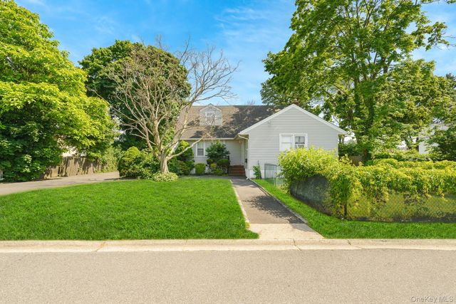 733 14th Street, West Babylon, NY 11704