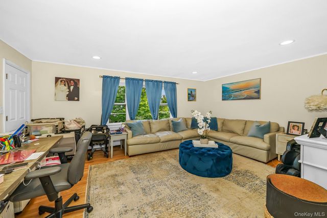 733 14th Street, West Babylon, NY 11704