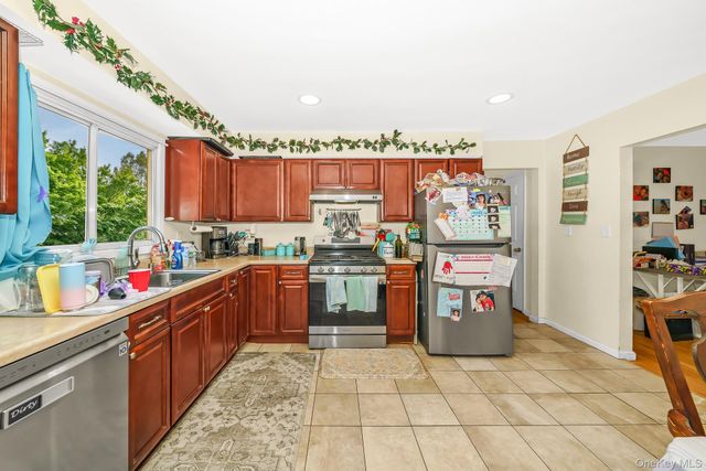 733 14th Street, West Babylon, NY 11704