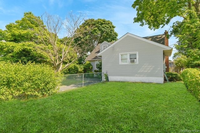 733 14th Street, West Babylon, NY 11704