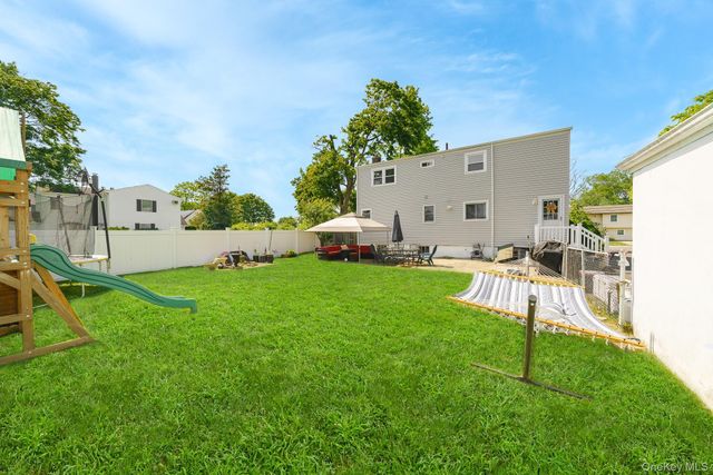 733 14th Street, West Babylon, NY 11704