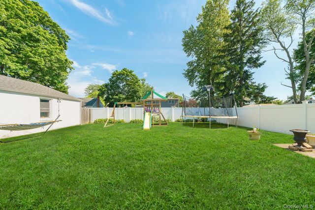733 14th Street, West Babylon, NY 11704