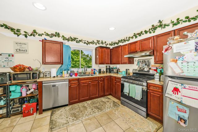 733 14th Street, West Babylon, NY 11704