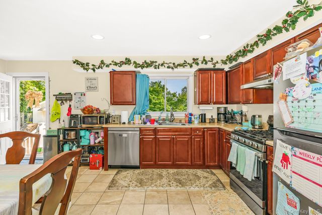 733 14th Street, West Babylon, NY 11704