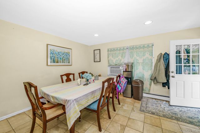 733 14th Street, West Babylon, NY 11704