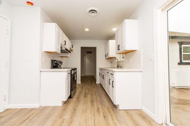 2016 Scotch Pine Dr, Modesto, CA 95351